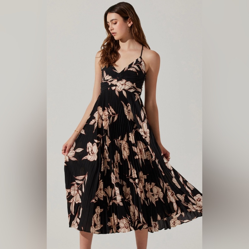 ASTR The Label Size XS Blythe Floral Plisse Midi Dress